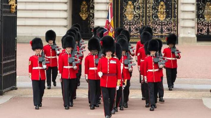 tall hats of queens guard reason tall hats of queens guard reason