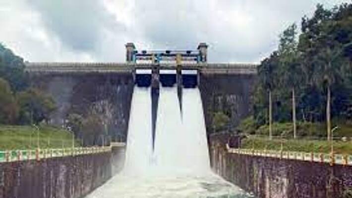 Parambikulam dam shutter broken - River Flood Parambikulam dam shutter broken - River Flood