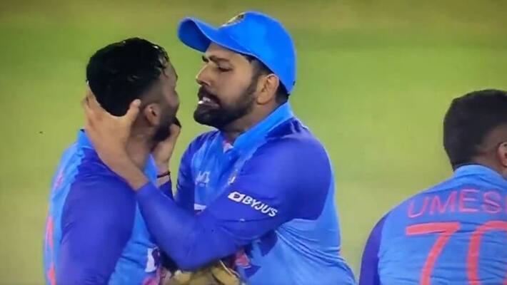 rohit sharma jokingly chokes dinesh karthik after drs leads to wicket in t20 vs australia mda rohit sharma jokingly chokes dinesh karthik after drs leads to wicket in t20 vs australia mda