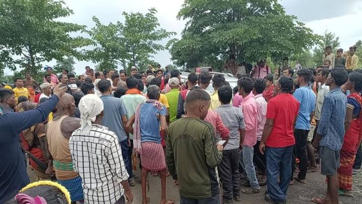 hazaribagh news villager beat planning officer and her husband they filed FIR asc hazaribagh news villager beat planning officer and her husband they filed FIR asc