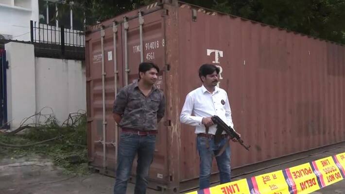 Delhi police seizes heroin worth Rs 1,725 cr from Mumbai Nhava Sheva port vva Delhi police seizes heroin worth Rs 1,725 cr from Mumbai Nhava Sheva port vva