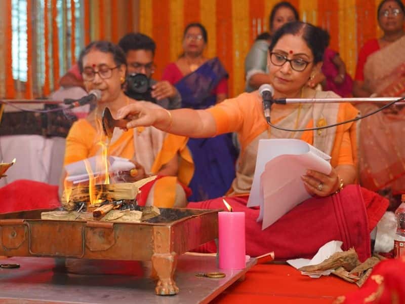 Durga Puja 2022 Jayang Dehi Nandini Bhowmik Opens Up about her journey and struggle as women priests ANBUM  