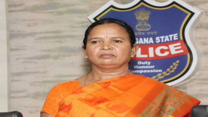 Maoist Ramanna Wife savitri Surrender to Telangana Police Maoist Ramanna Wife savitri Surrender to Telangana Police