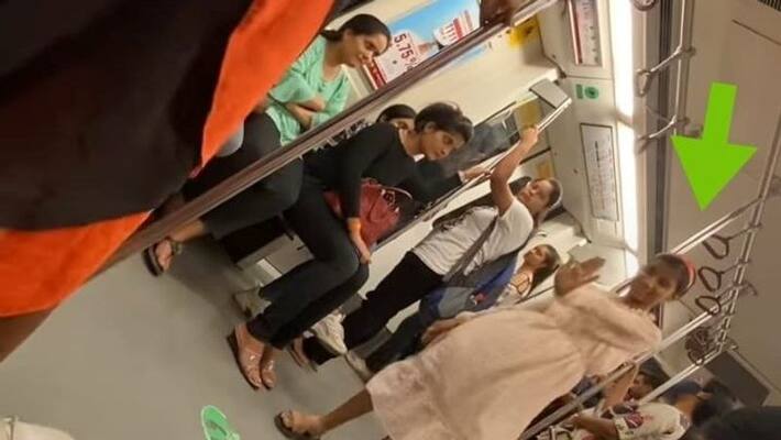 young girl danced in the Delhi metro in a viral video passengers shocked for a while apa young girl danced in the Delhi metro in a viral video passengers shocked for a while apa