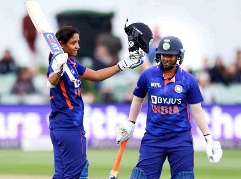 smriti mandhana become 3rd fastest in the world to complete three thousand runs in women cricket mda