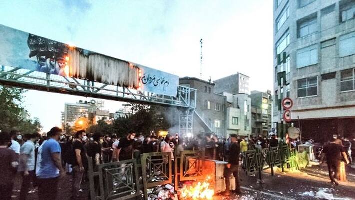 Hijab protests in Iran Rising deaths of protesters. Internet shutdown Hijab protests in Iran Rising deaths of protesters. Internet shutdown
