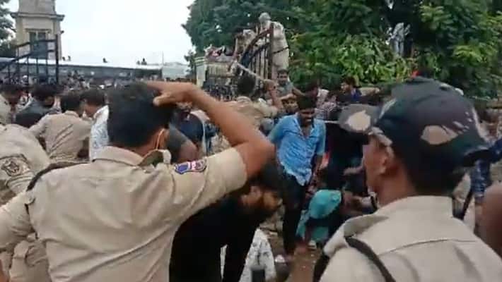 Chaos breaks out in Hyderabad for India-Australia 3rd T20 tickets Chaos breaks out in Hyderabad for India-Australia 3rd T20 tickets