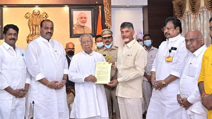 tdp chief chandrababu naidu meets ap governor biswabhusan harichandan over ntr health university name change issue tdp chief chandrababu naidu meets ap governor biswabhusan harichandan over ntr health university name change issue