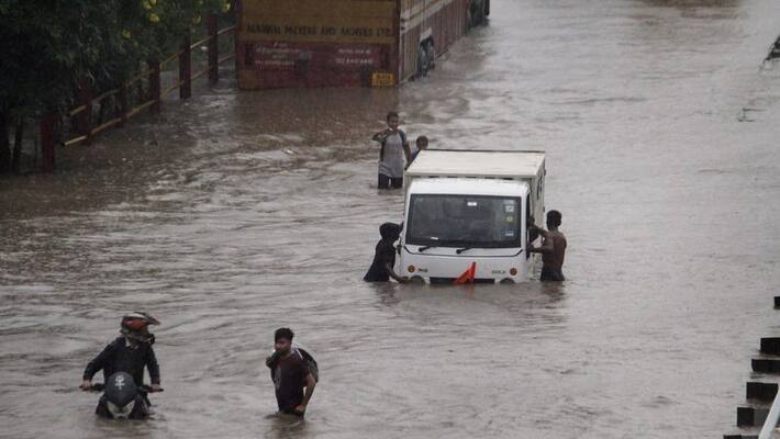 withdrawal of southwest monsoon Heavy rain alert in many states, schools from 1st to 8th closed in Noida kpa withdrawal of southwest monsoon Heavy rain alert in many states, schools from 1st to 8th closed in Noida kpa