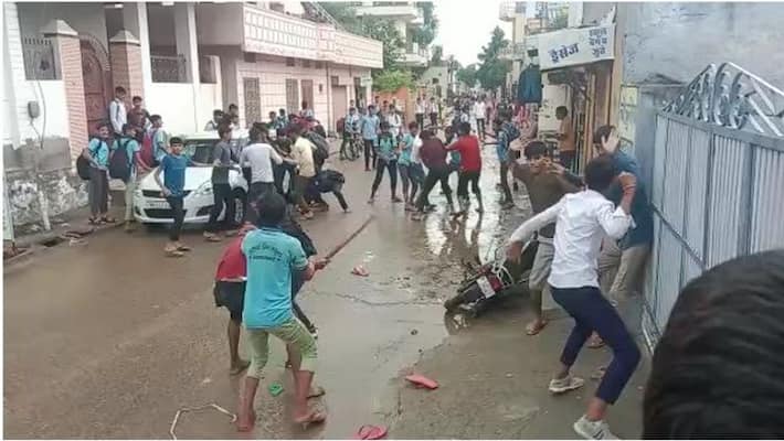 churu news two group of students fight near police station video goes viral asc churu news two group of students fight near police station video goes viral asc