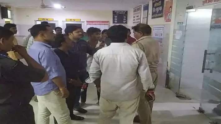 Pratapgarh Gang rape with girl who went take medicine with friend police found victim in this condition on side of highway Pratapgarh Gang rape with girl who went take medicine with friend police found victim in this condition on side of highway