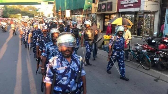 Accumulation of task forces in Coimbatore, Tirupur, Erode.. Tension in Kongu region.?? Who threw the petrol bomb? Accumulation of task forces in Coimbatore, Tirupur, Erode.. Tension in Kongu region.?? Who threw the petrol bomb?