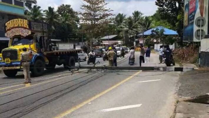 Electric Post Fall into the running vehicles in Thiruvananthapuram Electric Post Fall into the running vehicles in Thiruvananthapuram