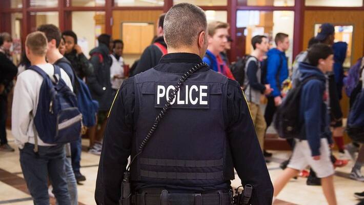 Police deployed in US schools Decision taken after increasing incidents of mass shootings Children feel captivity san Police deployed in US schools Decision taken after increasing incidents of mass shootings Children feel captivity san