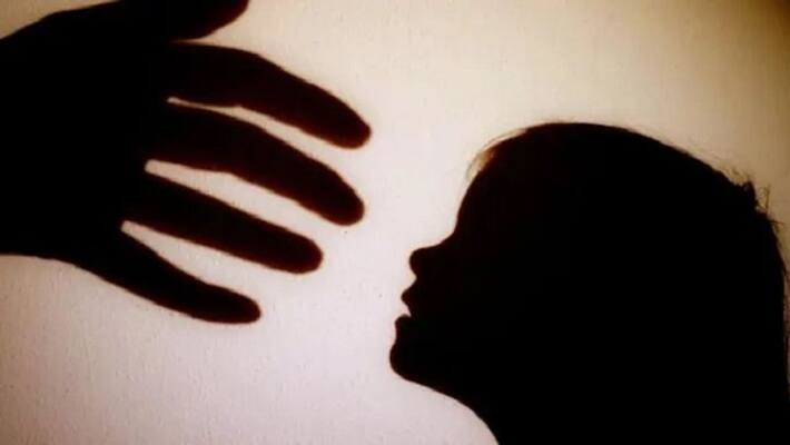 In Badaun principal made a dirty talk with student of class three family members were stunned to hear incident from innocent In Badaun principal made a dirty talk with student of class three family members were stunned to hear incident from innocent