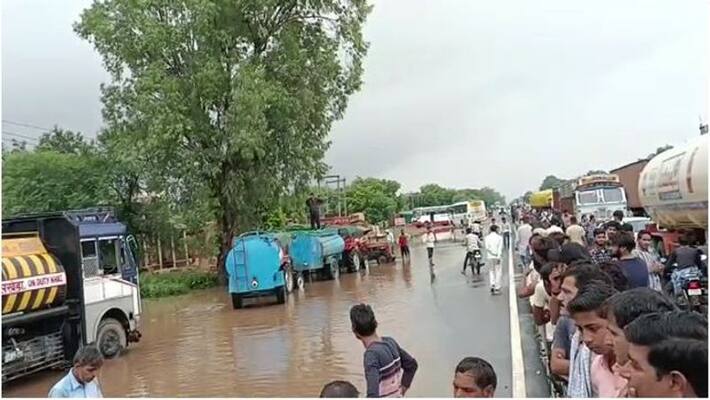 jaipur weather news monsoon update heavy rainfall caused water logging people blocked highway in protest asc jaipur weather news monsoon update heavy rainfall caused water logging people blocked highway in protest asc