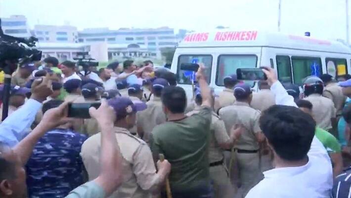 Ankita Bhandari murder case relatives leave with body after completion of postmortem vva Ankita Bhandari murder case relatives leave with body after completion of postmortem vva