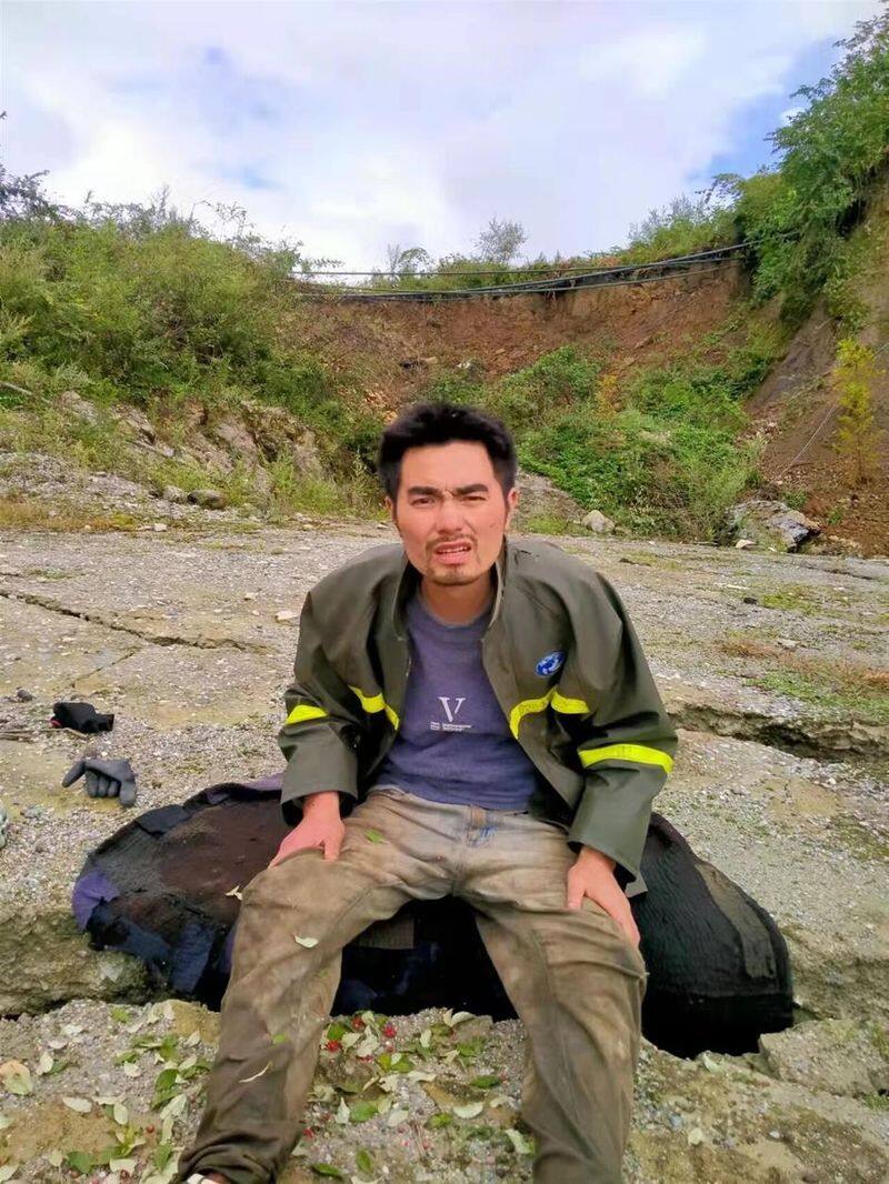 China man who  missing for 17 days during earthquake found 