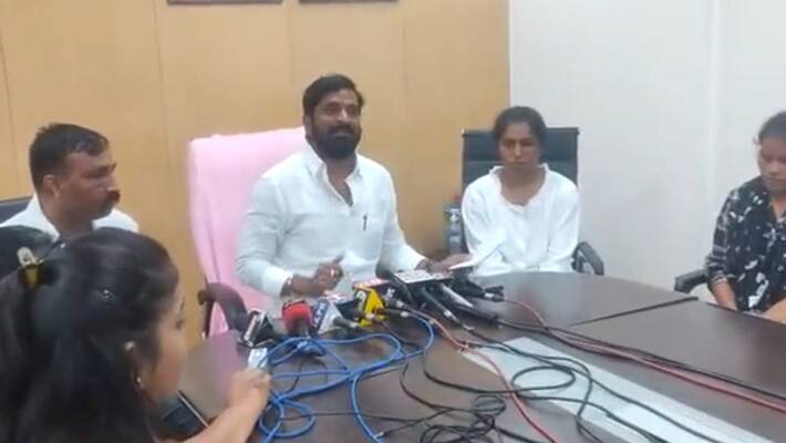 Minister Srinivas Goud to Watch Ind Vs aus T20 match along with gymkhana ground stampede victims Minister Srinivas Goud to Watch Ind Vs aus T20 match along with gymkhana ground stampede victims