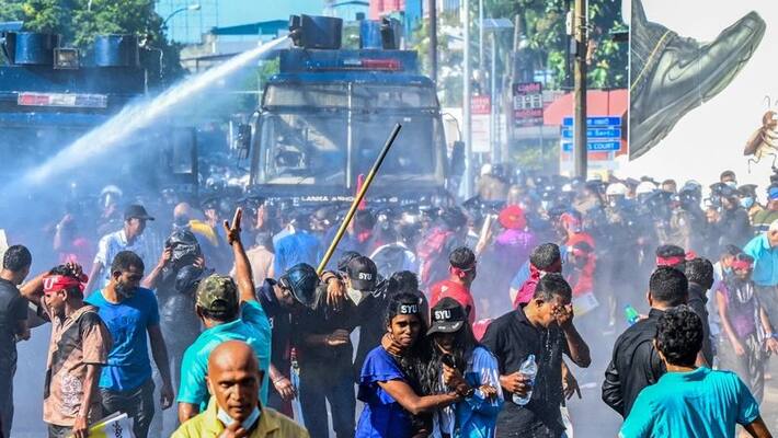 srilankan police fire tear gas to disperse protesters srilankan police fire tear gas to disperse protesters