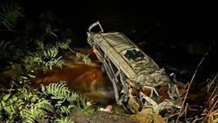 7 person killed as tourist tempo fell Into gorge in Himachal 7 person killed as tourist tempo fell Into gorge in Himachal
