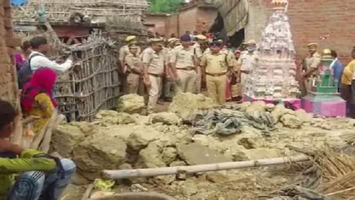 Lakhimpur Kheri 5 children 2 died on the spot 3 injured when a mud wall collapsed due to rain Lakhimpur Kheri 5 children 2 died on the spot 3 injured when a mud wall collapsed due to rain