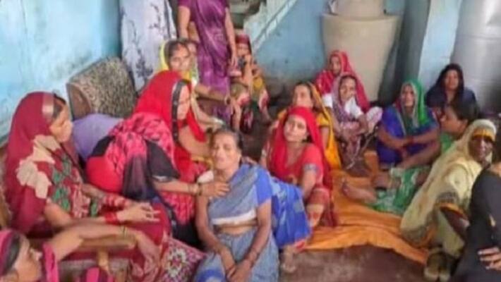 Siddharthnagar Strangled to death of innocent who went play outside house body of child found in this condition at house of accused Siddharthnagar Strangled to death of innocent who went play outside house body of child found in this condition at house of accused
