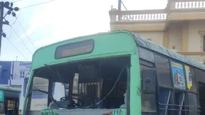 Hindu Munnani protests against DMK MP A.Raja in Puducherry; Attacked on Tamilnadu buses!! Hindu Munnani protests against DMK MP A.Raja in Puducherry; Attacked on Tamilnadu buses!!