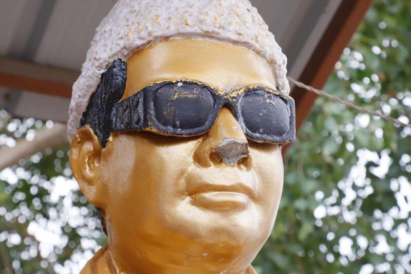 OPS has urged action against the miscreants who broke the nose of MGR statue in Chennai
