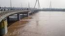 Delhi : Yamuna river flowing at a dangerous level.. Evacuation of people of low-lying areas