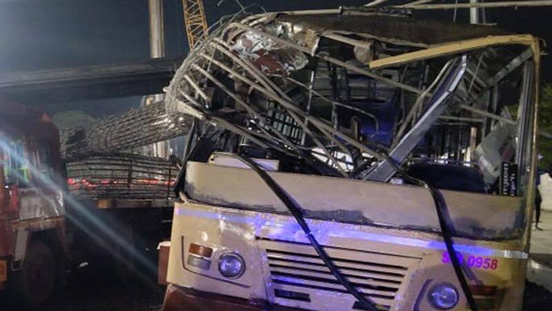 Iron bars fell on city bus, 3 people including driver were seriously injured