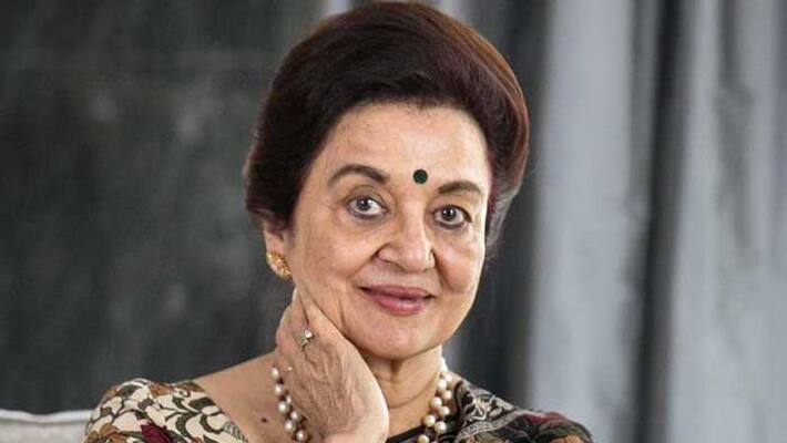 Asha Parekh said she finds it hurtful that Indian women prefer to wear western dresses Asha Parekh said she finds it hurtful that Indian women prefer to wear western dresses