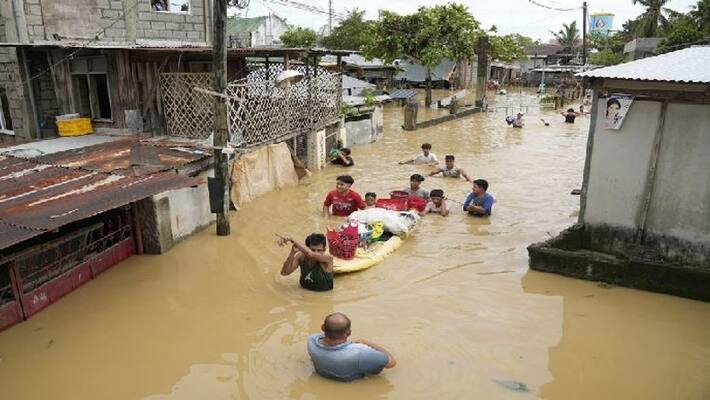 Floods : 32 people dead, lakhs of people homeless in Philippines Floods : 32 people dead, lakhs of people homeless in Philippines