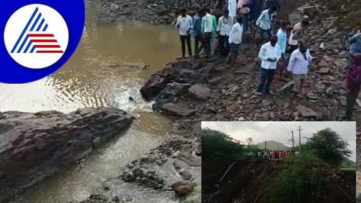 The bike fell into the ditch in the middle of the road death of two riders gadag rav The bike fell into the ditch in the middle of the road death of two riders gadag rav