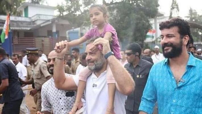 Actor Ramesh Pisharadi's photo with Rahul Gandhi goes viral bharat jodo yatra Actor Ramesh Pisharadi's photo with Rahul Gandhi goes viral bharat jodo yatra