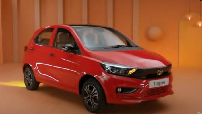 Tata Motors joins hands with HDFC Bank for Electric Vehicle Dealer Financing Program ckm Tata Motors joins hands with HDFC Bank for Electric Vehicle Dealer Financing Program ckm