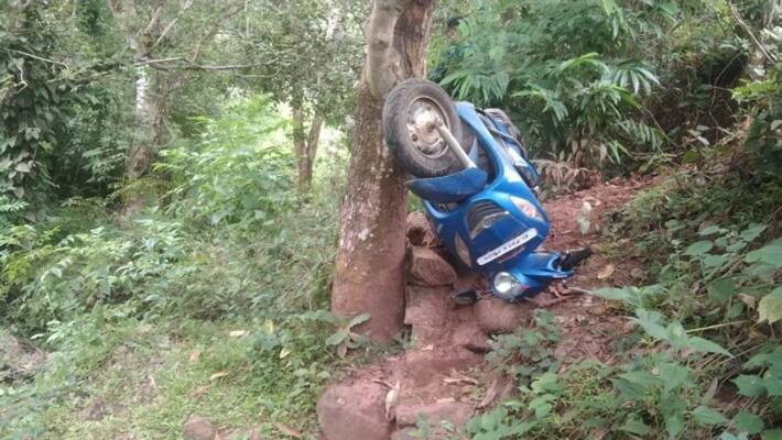 Wild elephant attack in Attappadi, four injured Wild elephant attack in Attappadi, four injured