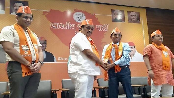 Gujarat Diamond Merchant Who Barred Staff From Promoting AAP Joins BJP vva Gujarat Diamond Merchant Who Barred Staff From Promoting AAP Joins BJP vva