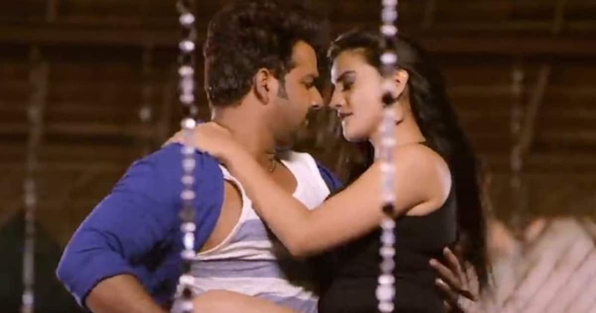 Sexy Video Bhojpuri Actress Akshara Singh And Pawan Singhs Song Dolha Patti Goes Viral Fans