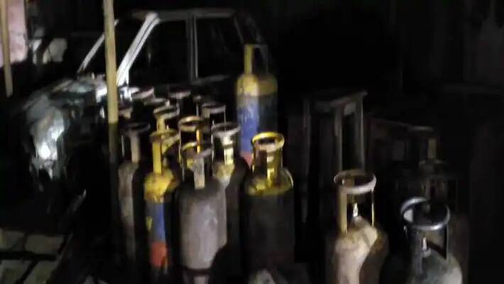 walajabad cylinder blast...12 people injured treatment goverment hospital walajabad cylinder blast...12 people injured treatment goverment hospital