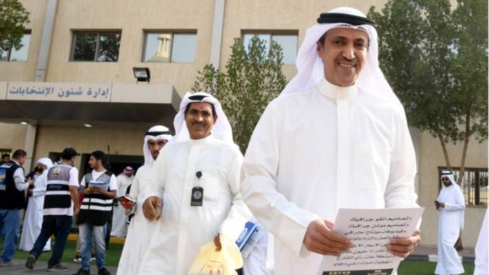 Kuwaitis head to polls voting to be held till 8 at night Kuwaitis head to polls voting to be held till 8 at night