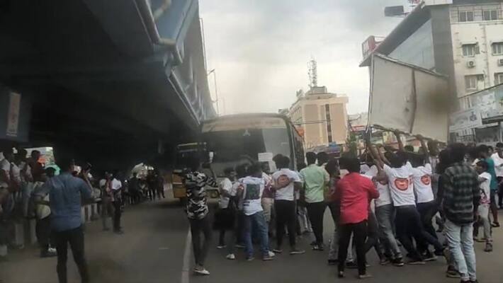 Dhanush fans create public nuisance while celebrate for Naane Varuven FDFS Dhanush fans create public nuisance while celebrate for Naane Varuven FDFS