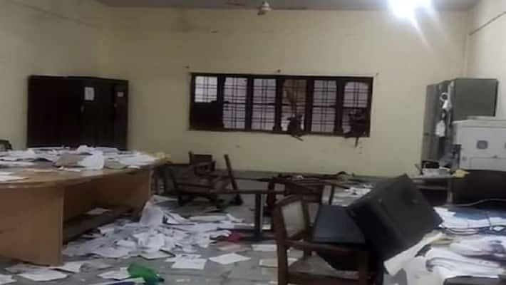Badaun Monkeys tore important documents of Ganga Expressway created a furore inside the office Badaun Monkeys tore important documents of Ganga Expressway created a furore inside the office