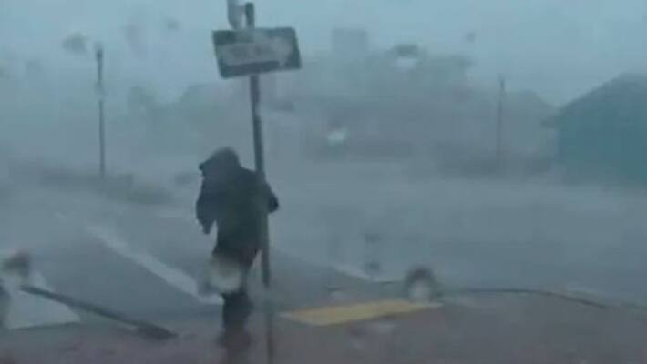 Hurricane Ian nearly blown away journalist While Reporting apa Hurricane Ian nearly blown away journalist While Reporting apa