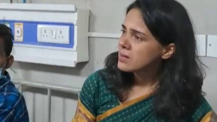 IAS officer breaks down before the mother of the child injured in an accident in up IAS officer breaks down before the mother of the child injured in an accident in up