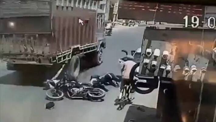 man opens car's door carelessly cause accident man opens car's door carelessly cause accident