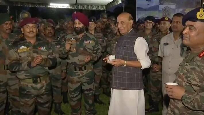 Defence Minister Rajnath Singh visit Dinjan military station in Assam soldiers sang Sandese Aate Hain akb Defence Minister Rajnath Singh visit Dinjan military station in Assam soldiers sang Sandese Aate Hain akb