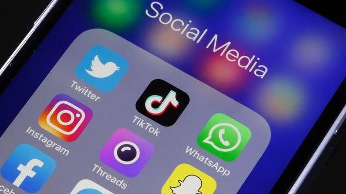 government employees are banned from using social media at srilanka government employees are banned from using social media at srilanka