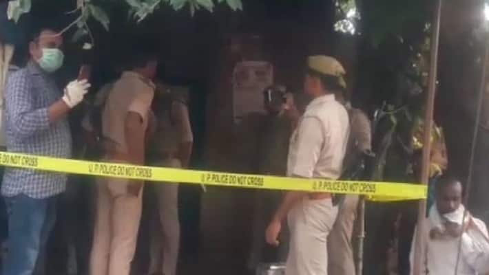 Barabanki Father lifts mother s shadow from the heads of four children people shudder to see the bloody scene Barabanki Father lifts mother s shadow from the heads of four children people shudder to see the bloody scene
