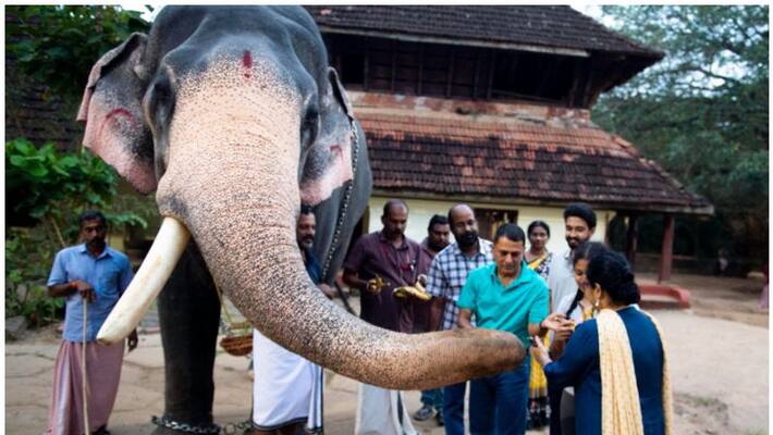 INS Vikrant Commanding Officer Vidyadhar Harke visits guruvayoor temple INS Vikrant Commanding Officer Vidyadhar Harke visits guruvayoor temple